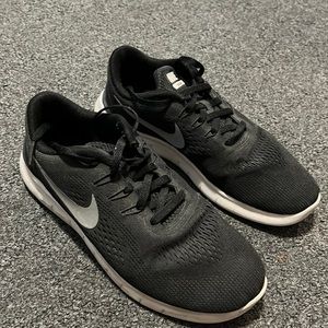 Women’s Nike Free Runs size 5 fits like a 6